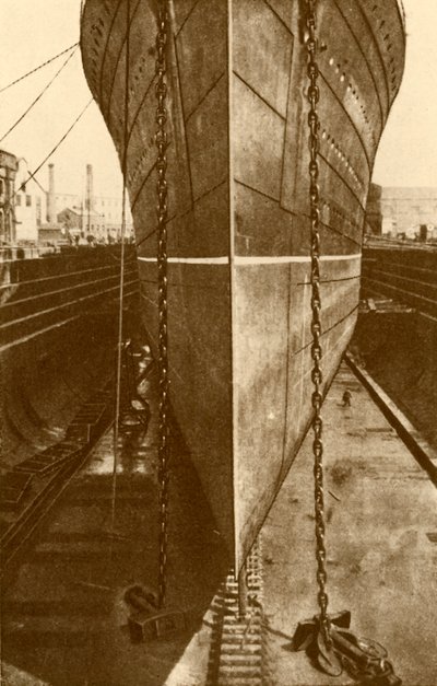 Il Mauretania in bacino di carenaggio, c1930 da H. Aslin