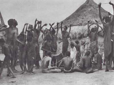 Africa: danza delle mucche Dinka da Hugo Adolf Bernatzik