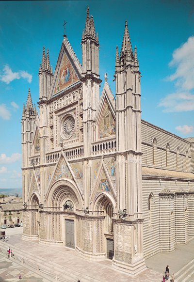 Vista della facciata da Italian School