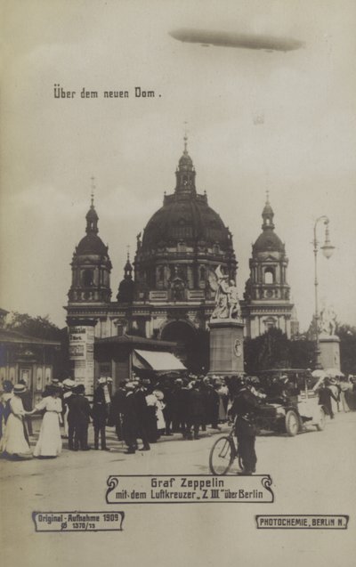 Zeppelin LZ III che sorvola la Cattedrale di Berlino da Photographer German