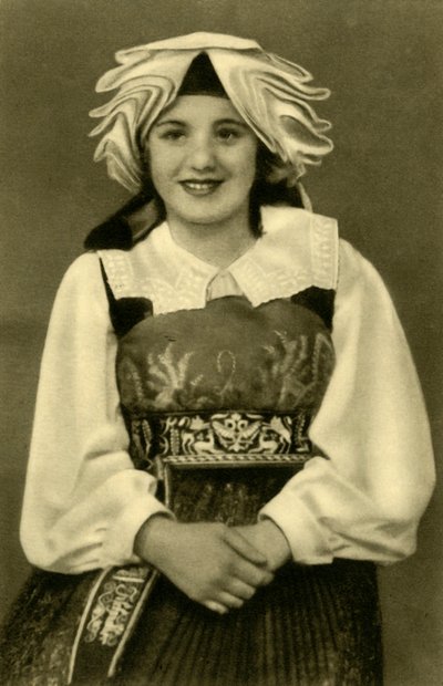 Ragazza in costume tradizionale, Gailtal, Austria, c. 1935 da Unbekannt