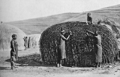 Costruzione di capanne nello Zululand da Unbekannt