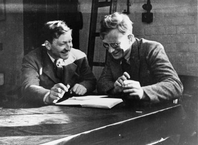 John Cockcroft e George Gamow, c 1930 da Unbekannt