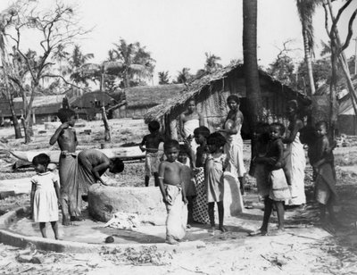 Scena di villaggio, Trincomalee, Ceylon, 1945 da Unbekannt