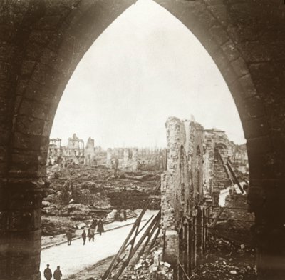 Ypres in Rovine, Fiandre, Belgio, c1914-c1918 da Unbekannt