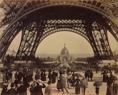 La base della Torre Eiffel, Esposizione di Parigi da . .