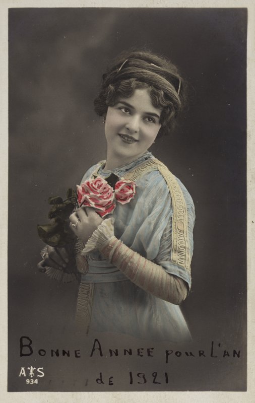 Ragazza che tiene rose da French Photographer