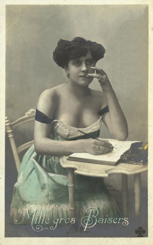 Ragazza che scrive una lettera da French Photographer
