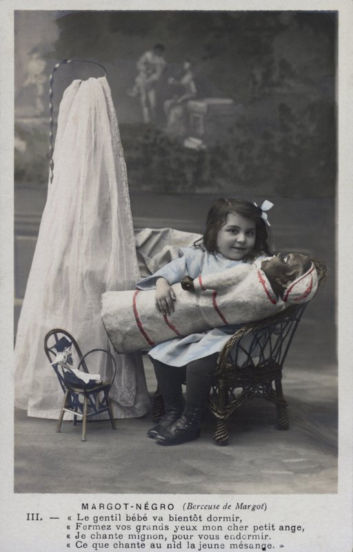 Bambina con una bambola da French Photographer