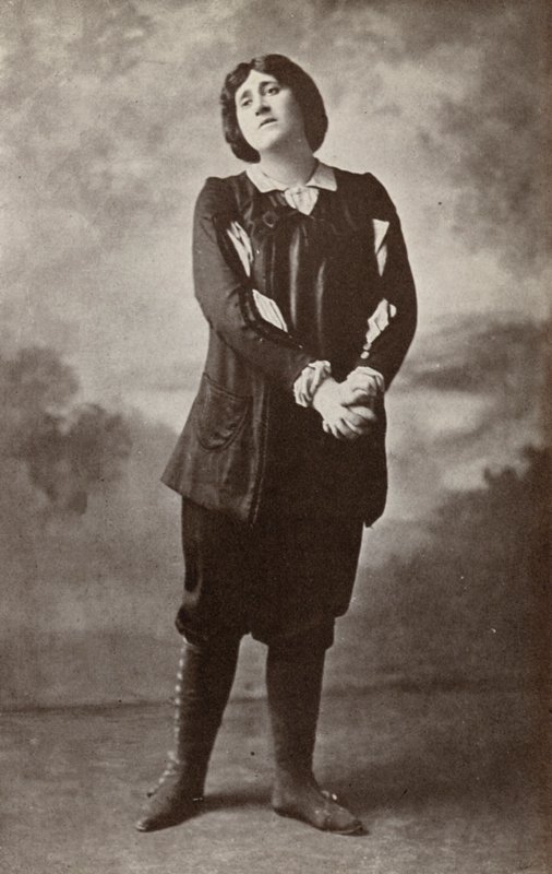 Melanie Kurt, nel ruolo di "Fidelio" (foto b/n) da American Photographer