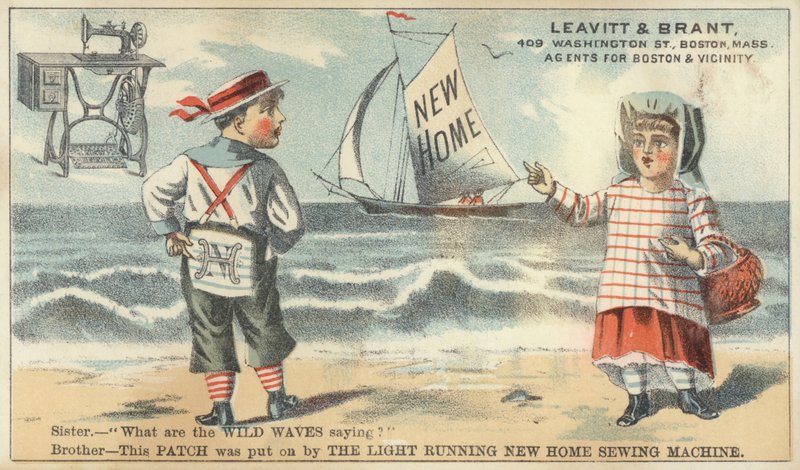 Fratello e sorella sulla spiaggia da American School