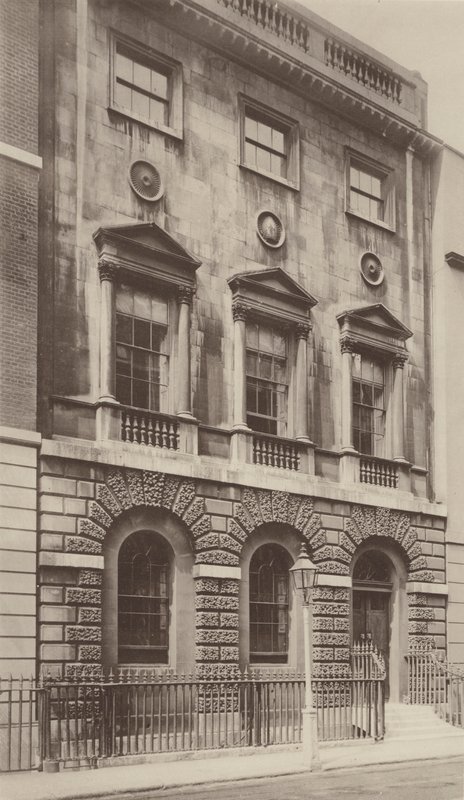 Ely House, Dover Street, Ovest da Charles Latham