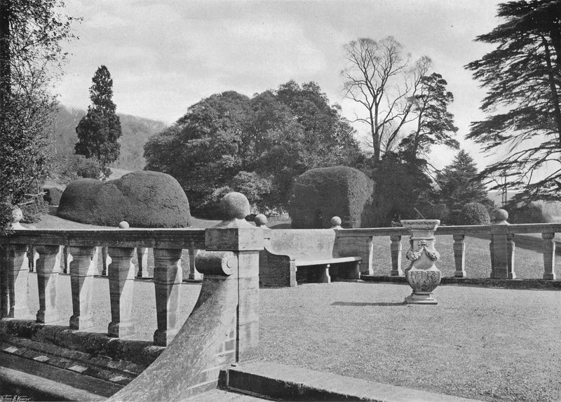 Hardwick House: Una Terrazza con Balaustra da Charles Latham