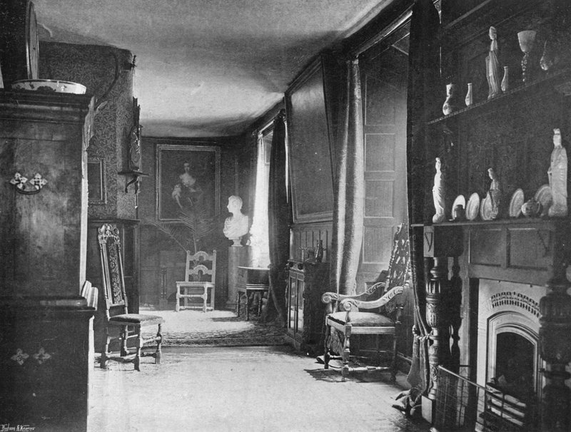 La Galleria Est da Charles Latham