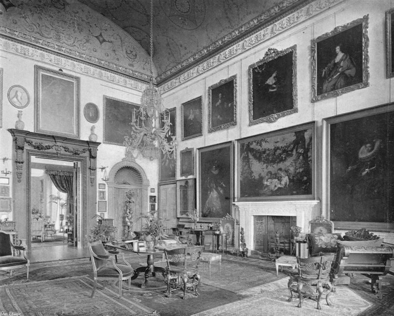 Il salone da Charles Latham