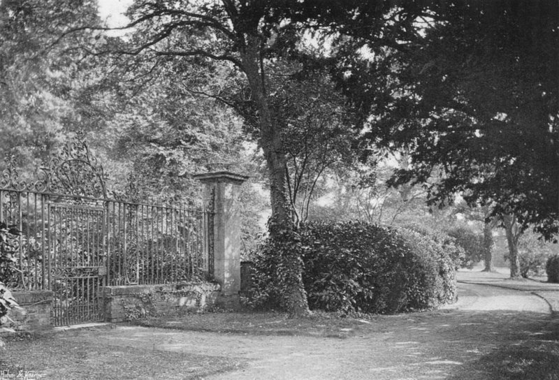 Sotto un albero di tasso da Charles Latham