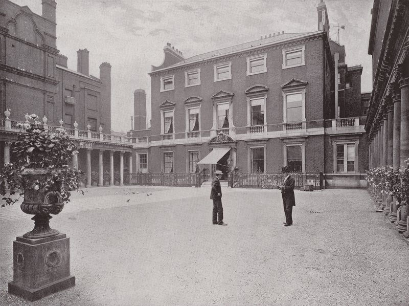 Chesterfield House da English Photographer