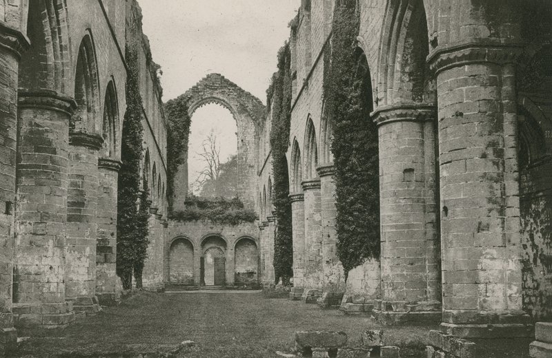Abbazia di Fountains, Navata, Vista Ovest da English Photographer