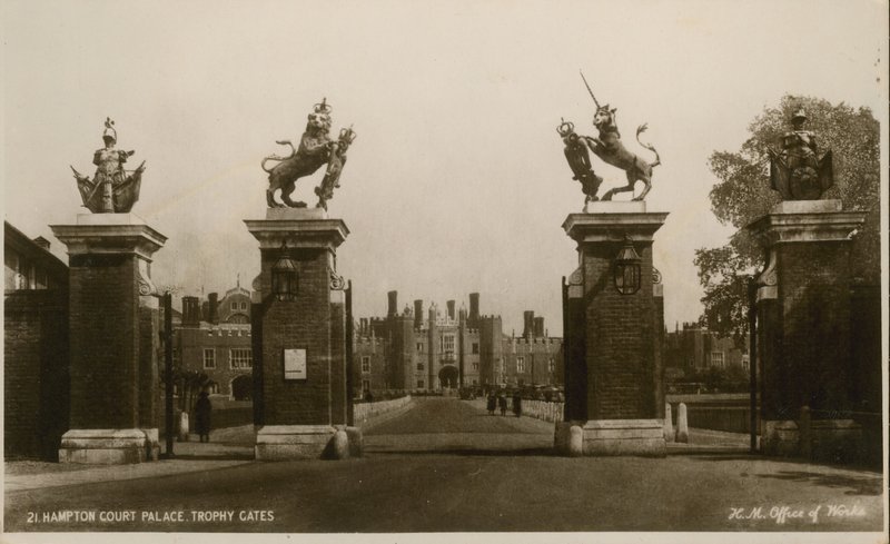 Cancelli del trofeo di Hampton Court Palace da English Photographer
