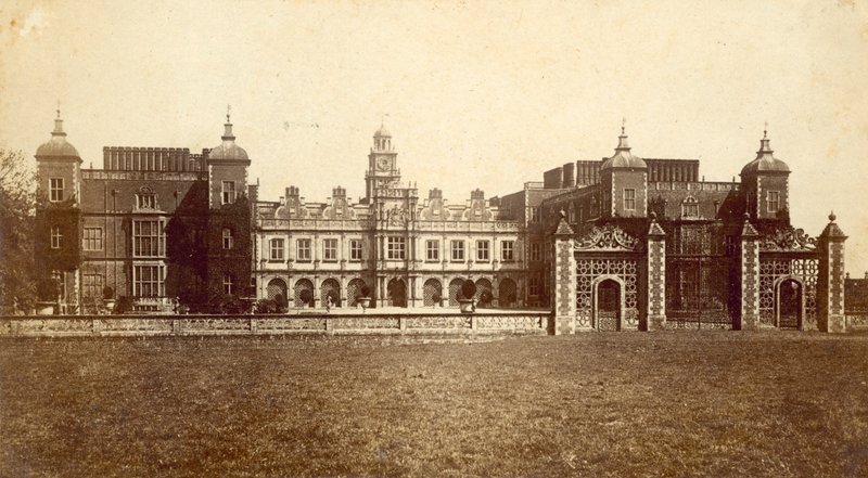 Hatfield House da English Photographer
