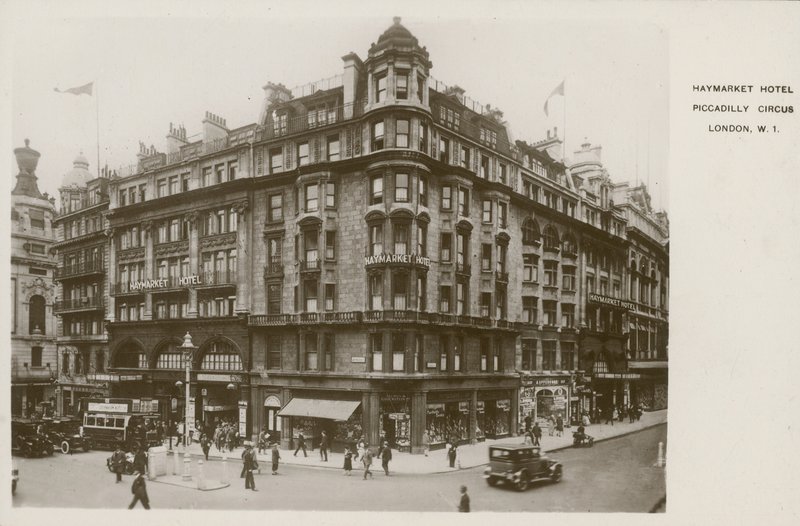 Hotel Haymarket, Piccadilly Circus, Londra da English Photographer
