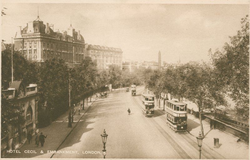 Hotel Cecil e Embankment, Londra da English Photographer