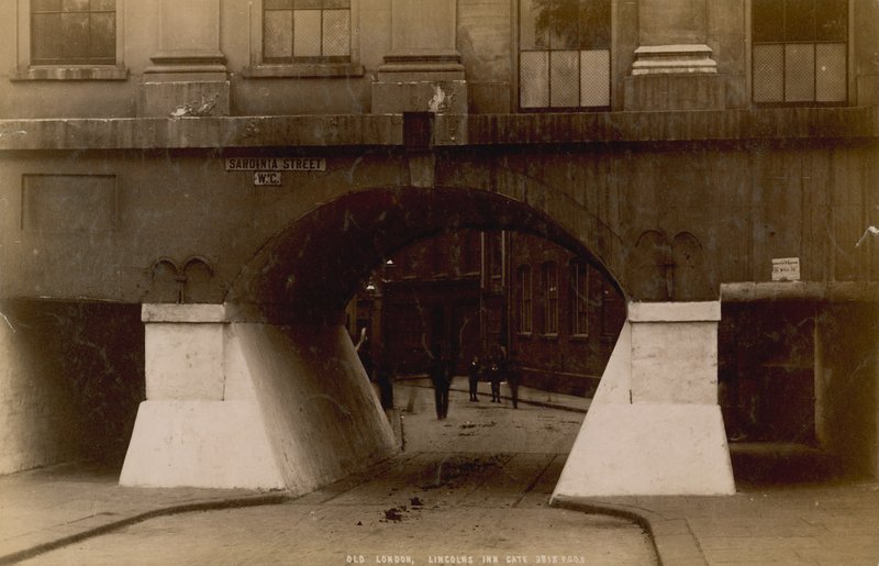 Lincolns Inn Gate, Londra da English Photographer