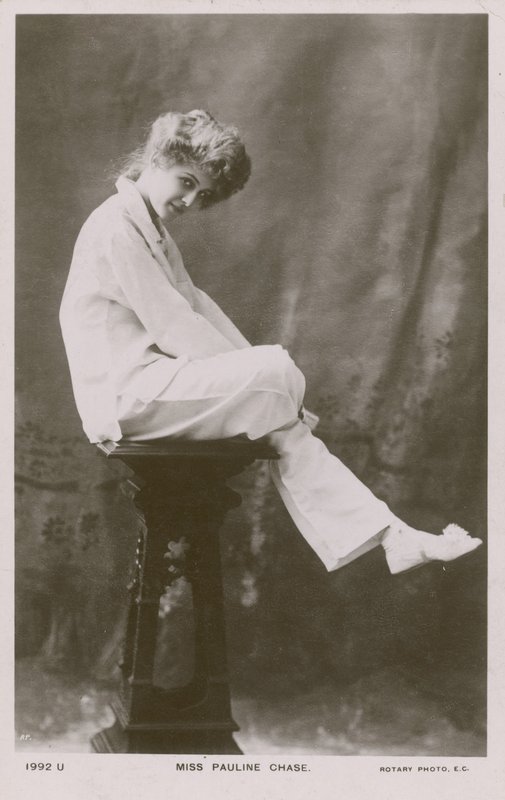 Miss Pauline Chase, in pigiama da English Photographer