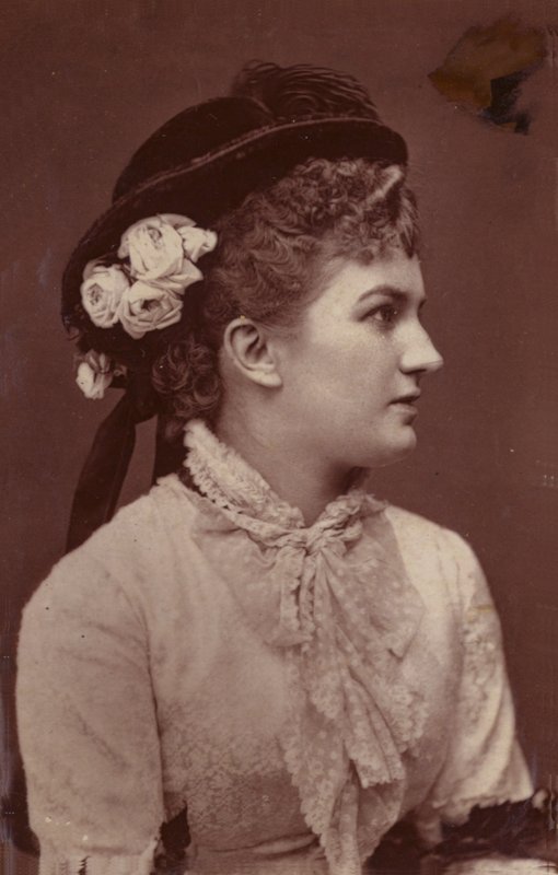Nelly Brombley da English Photographer