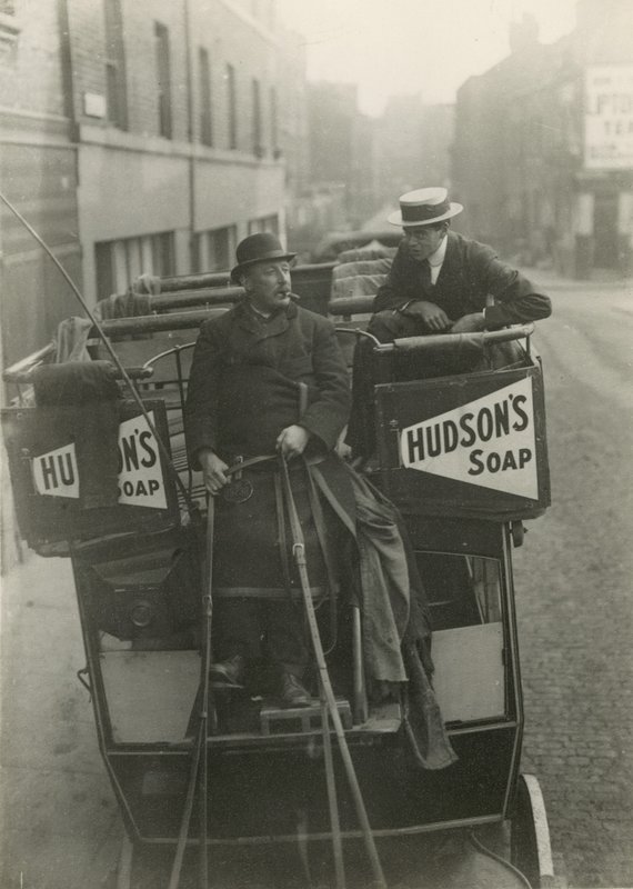 Omnibus e conducente da English Photographer