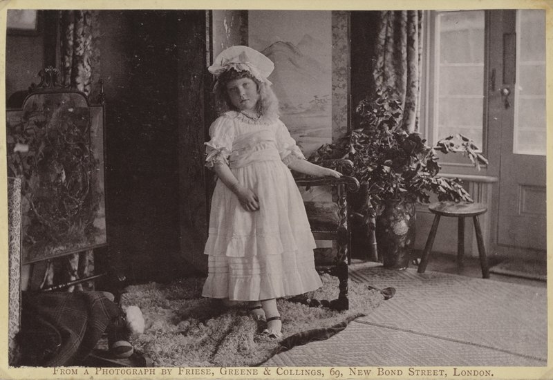 Fotografia di una ragazza da English Photographer