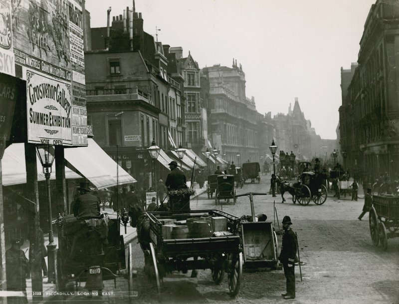 Piccadilly, Londra, guardando a est da English Photographer
