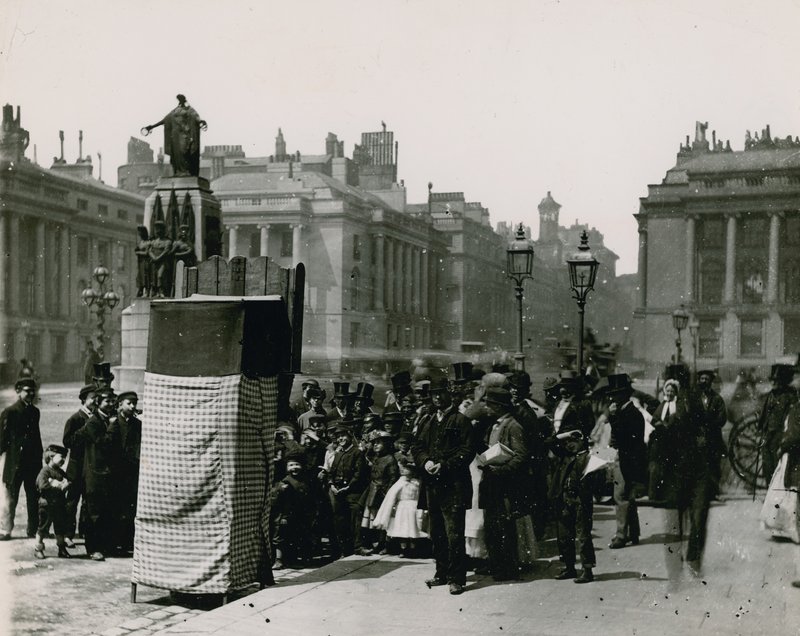 Spettacolo di Punch e Judy da English Photographer