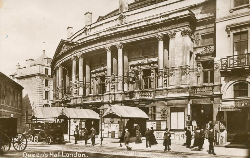Queens Hall, Londra da English Photographer