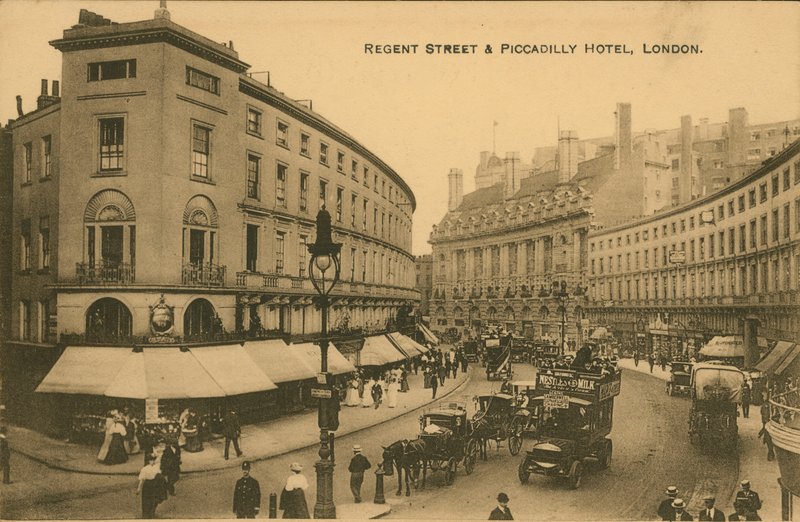 Regent Street e Piccadilly Hotel, Londra da English Photographer