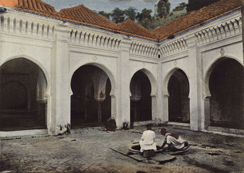 Cortile Interno della Moschea Sidi-El-Haloni, a Tlemcen da European Photographer