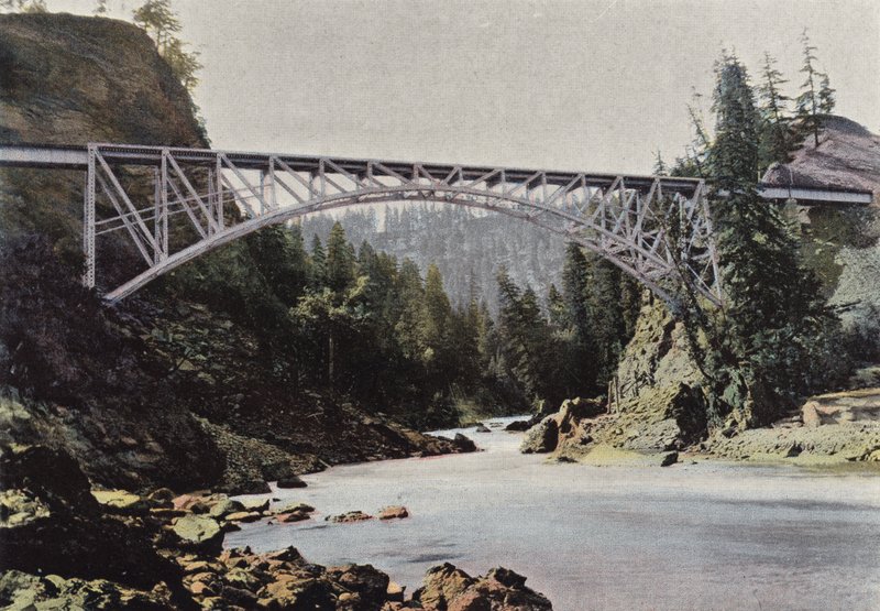 Ponte sul Fiume del Salmone, Columbia Britannica da European Photographer