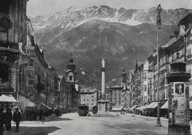 La Theresienstrasse a Innsbruck (foto in bianco e nero) da European Photographer