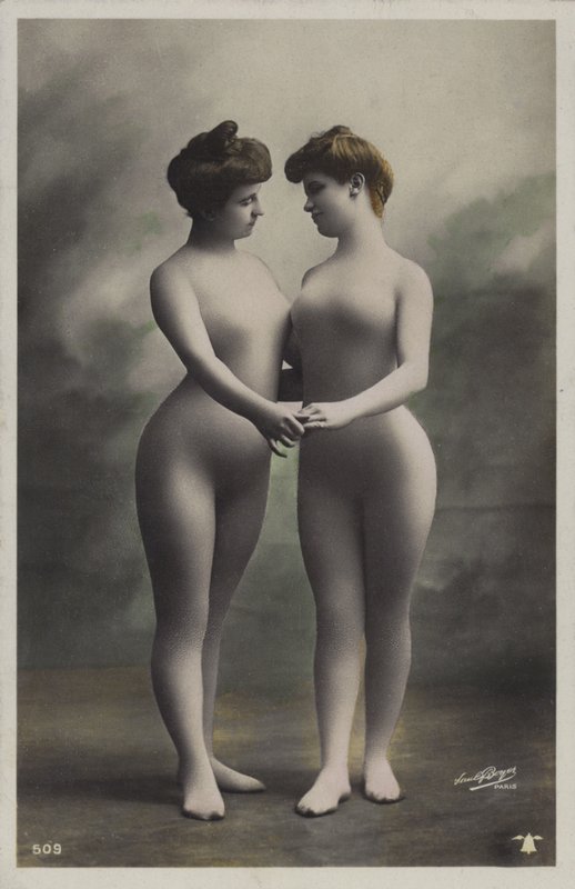 Due donne in body da French Photographer