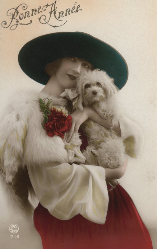 Signora con un piccolo cane da French Photographer