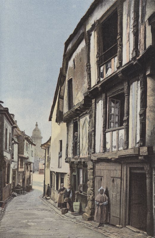 Lamballe, Strada che conduce alla chiesa da French Photographer