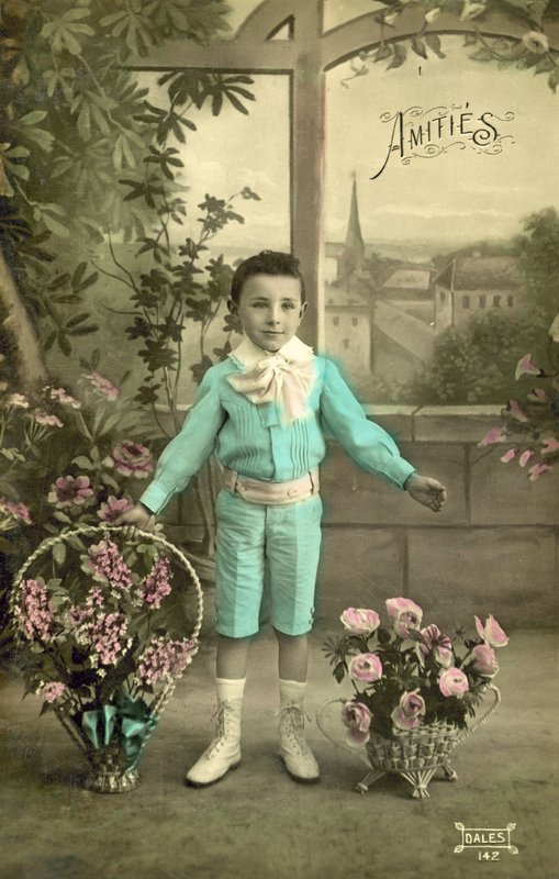 Bambino in blu da French Photographer