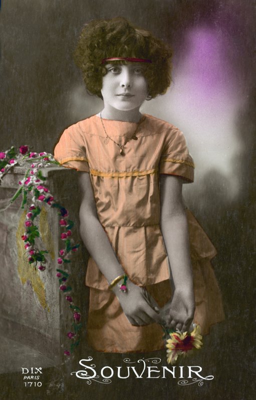 Bambina in arancione da French Photographer