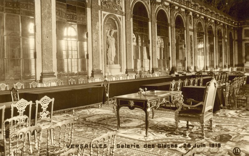 Versailles, Galleria degli Specchi, 28 giugno 1919 da French Photographer