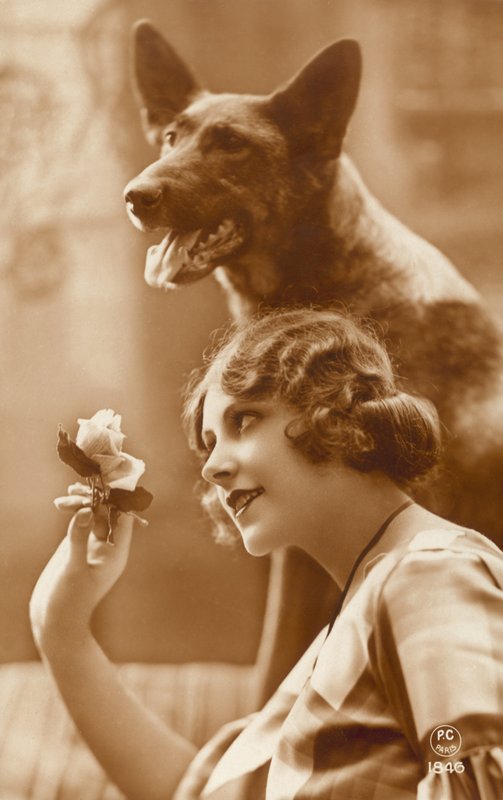 Donna con il suo cane da French Photographer
