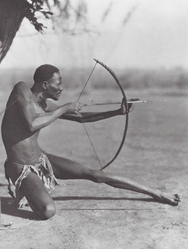 Africa: Arciere Djur orientale da Hugo Adolf Bernatzik