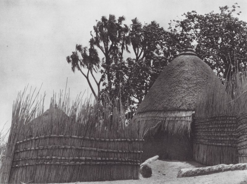 Africa: Tempio Shilluk da Hugo Adolf Bernatzik