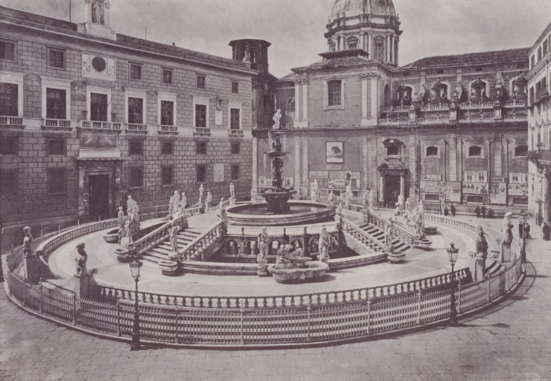 Italia: Palermo, Piazza Pretoria da Italian Photographer