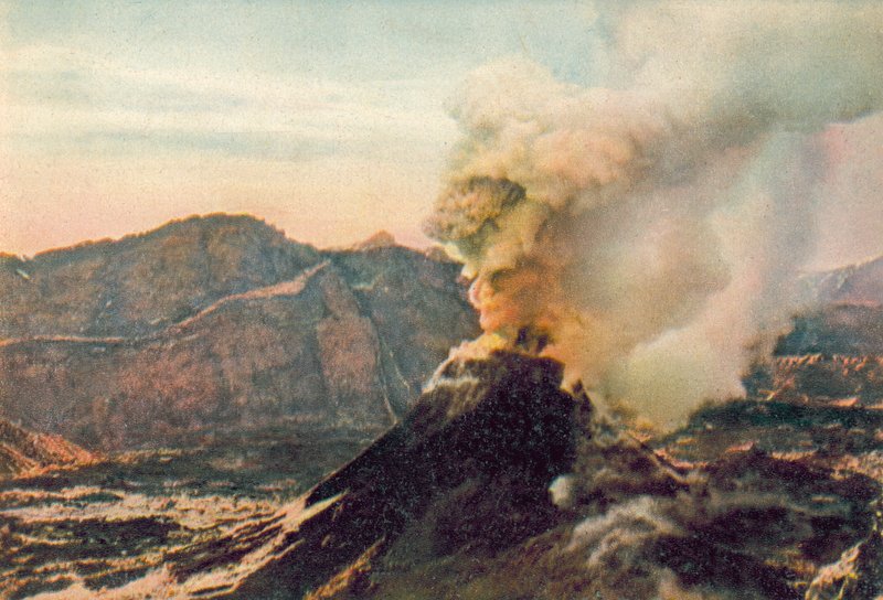 Napoli / Naples: Vesuvio in eruzione (colour photo) da Italian Photographer