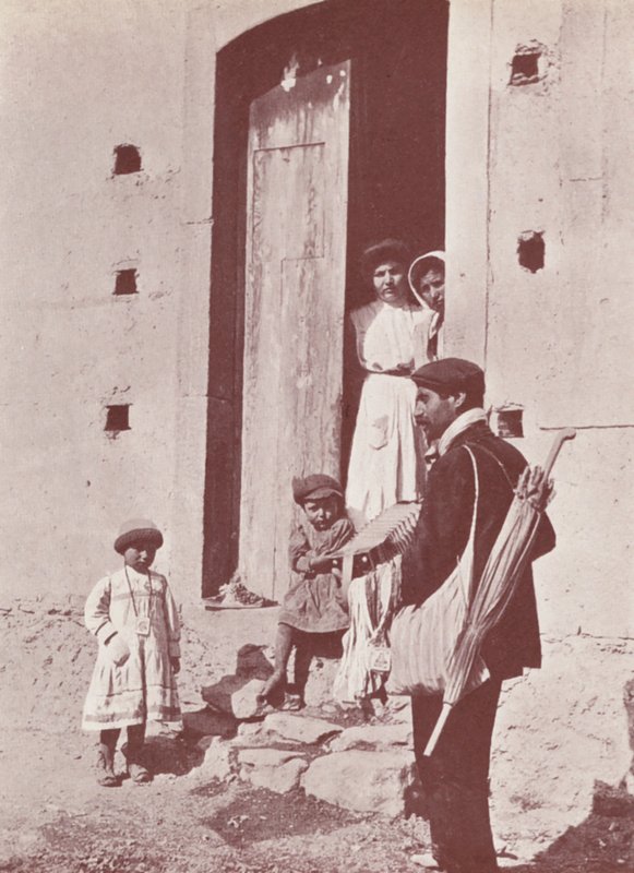 Sicilia: un musicista errante (foto b/n) da Italian Photographer